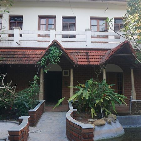 Green'S Guest House Auroville Esterno foto