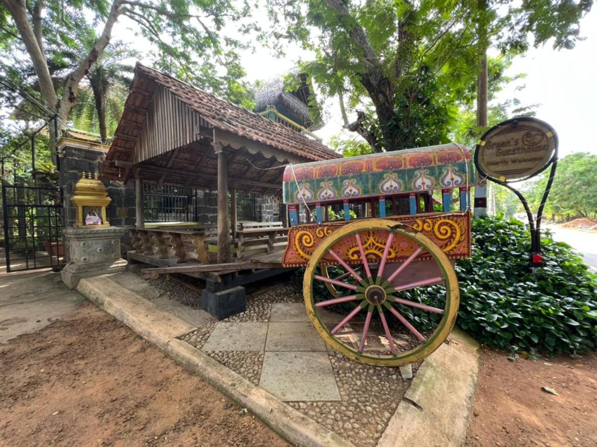 Green'S Guest House Auroville Esterno foto