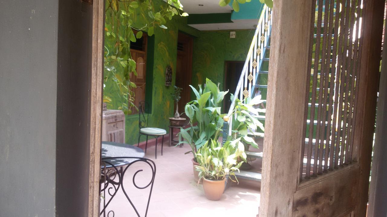 Green'S Guest House Auroville Esterno foto