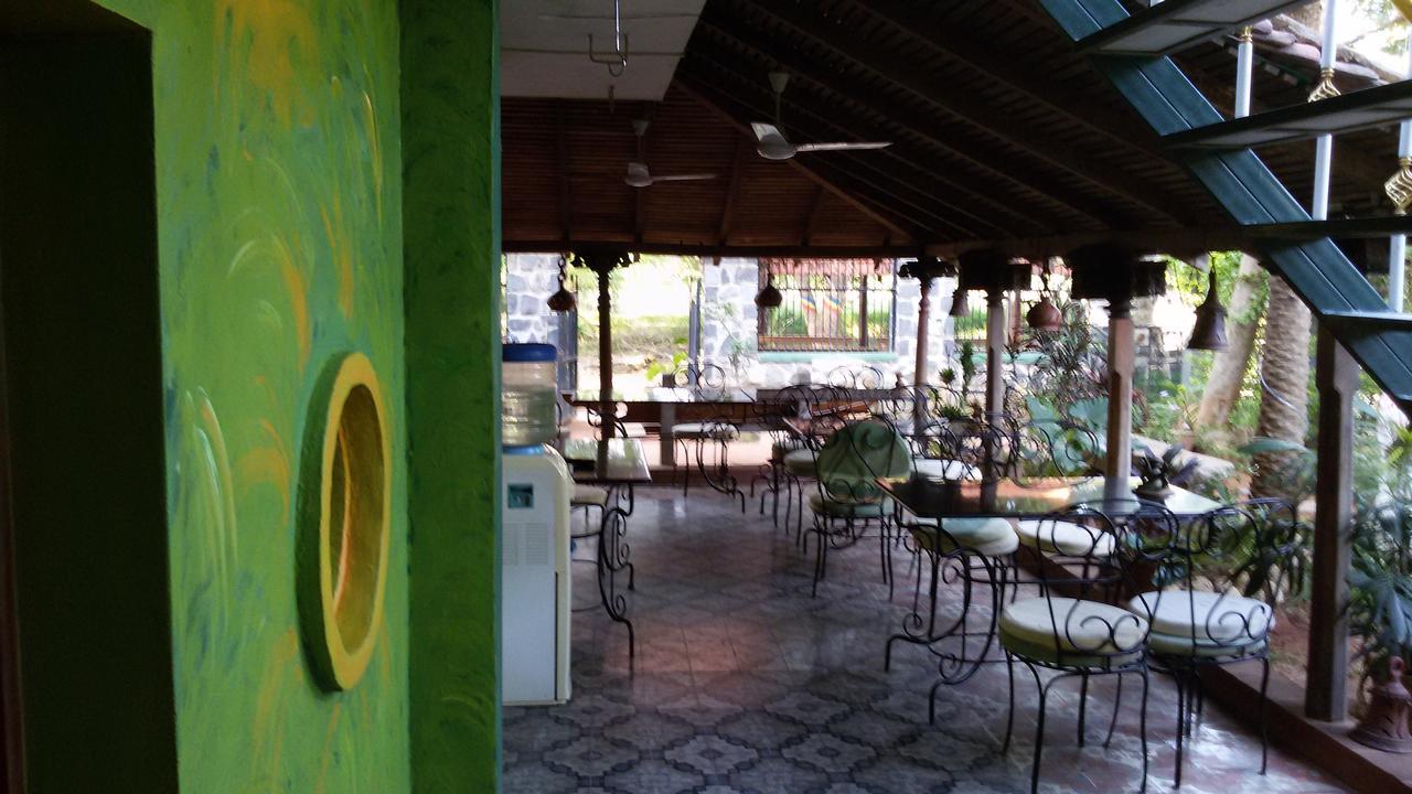 Green'S Guest House Auroville Esterno foto