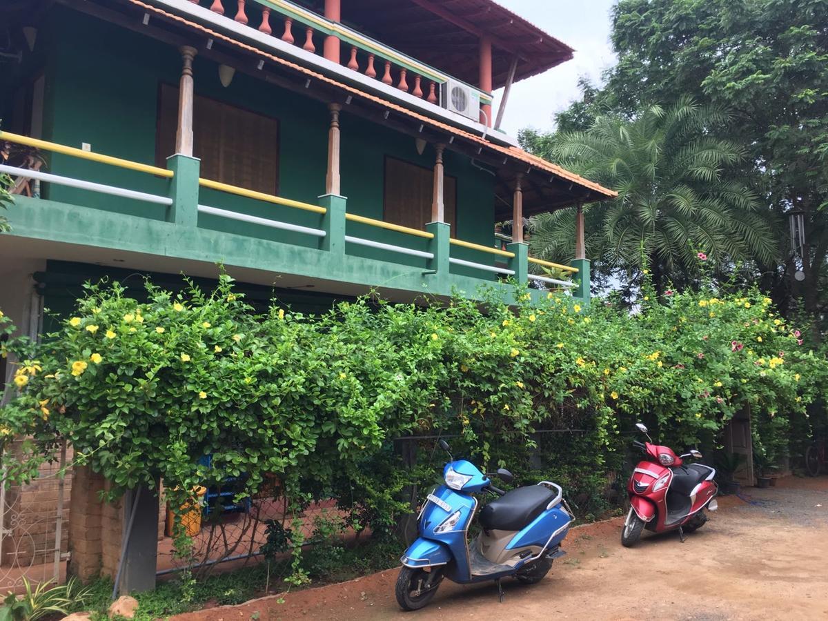 Green'S Guest House Auroville Esterno foto